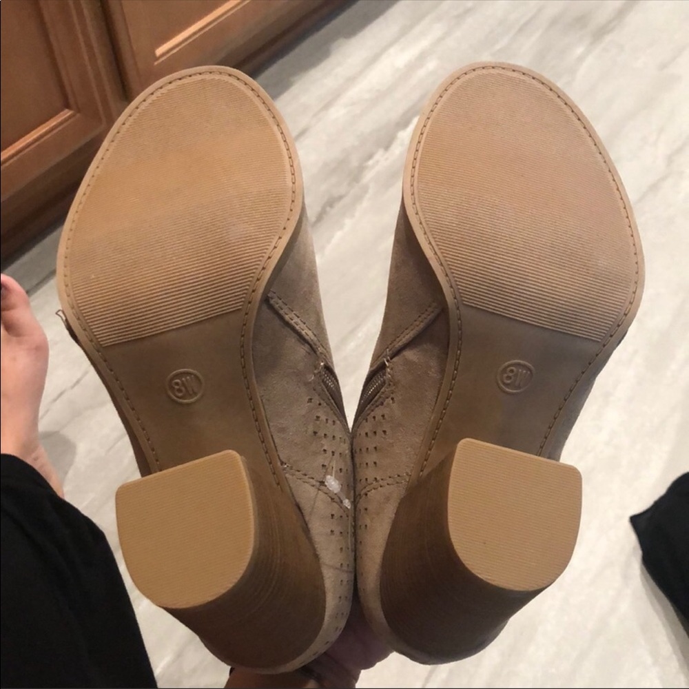 Universal Thread Booties - Picture 5 of 5